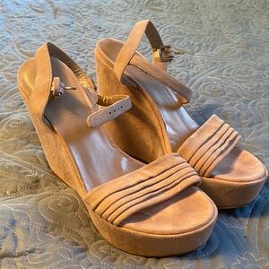 Stuart Weitzman Elegant Tan Wedge Sandals 5” (1.5” platform)